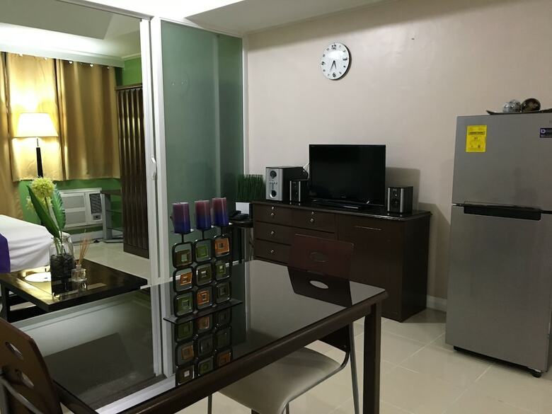 Manila Condo Home At Robinsons Place Residences