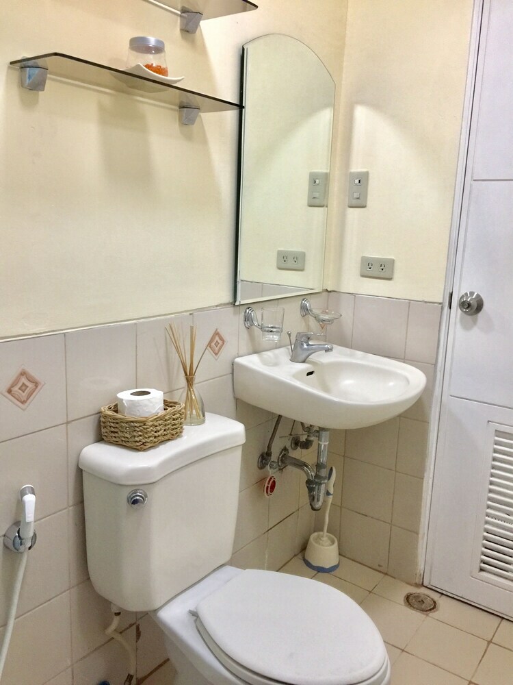 Manila Condo Home At Robinsons Place Residences