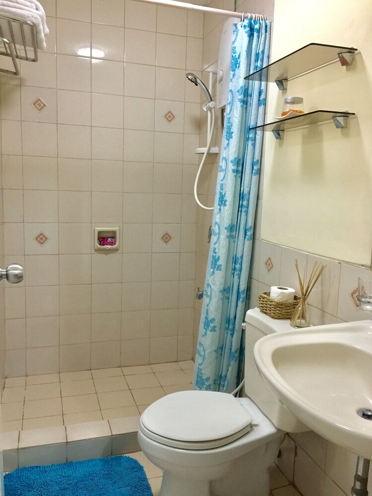 Manila Condo Home At Robinsons Place Residences