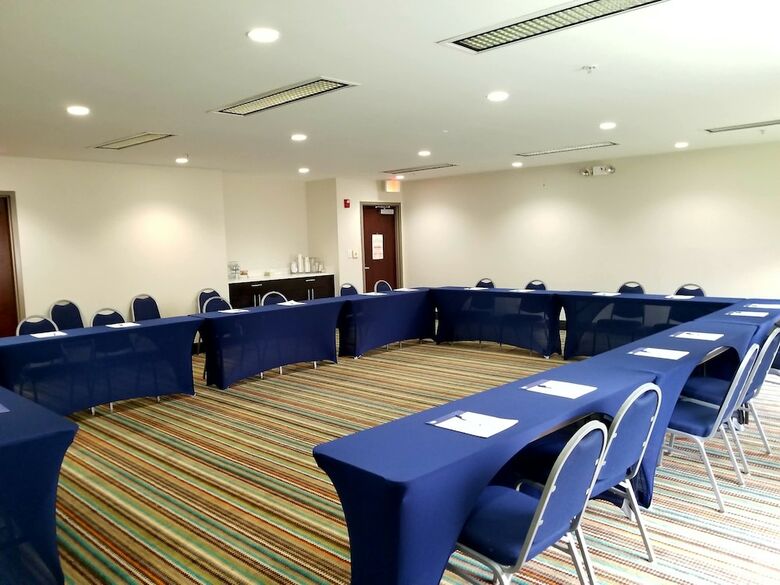 Holiday Inn Express Hotel & Suites Mebane
