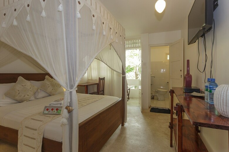 Royce Boutique Hotel