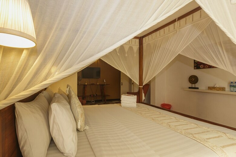 Royce Boutique Hotel