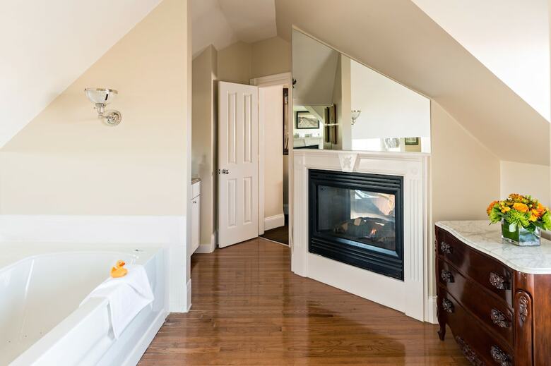 Hotel Crowne Pointe Historic Inn & Spa - Adults Only