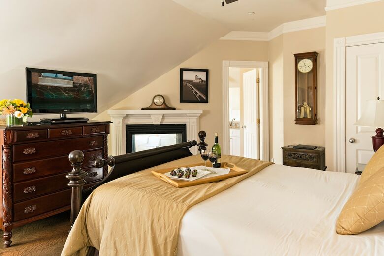 Hotel Crowne Pointe Historic Inn & Spa - Adults Only