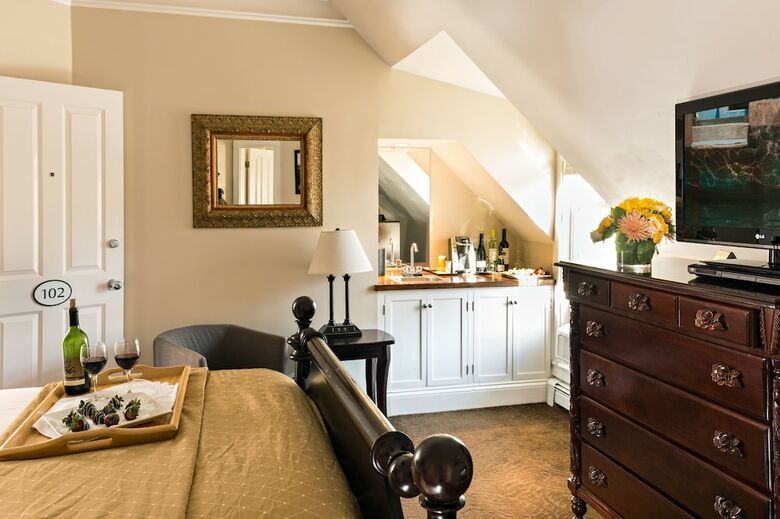 Hotel Crowne Pointe Historic Inn & Spa - Adults Only