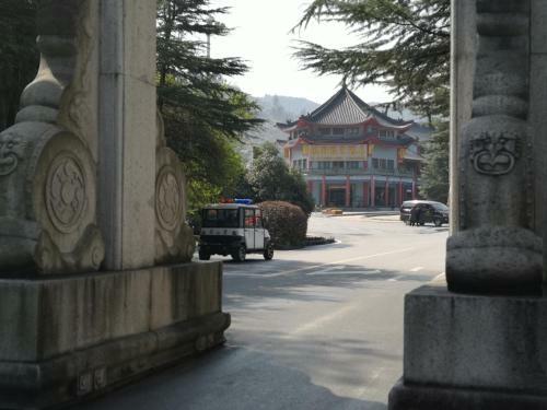 Wudangshan Yinjie Holiday Hotel