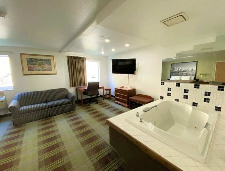 Hotel Super 8 By Wyndham Pittsburgh/monroeville
