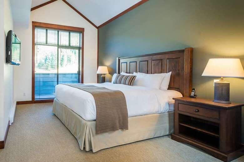 First Tracks Lodge