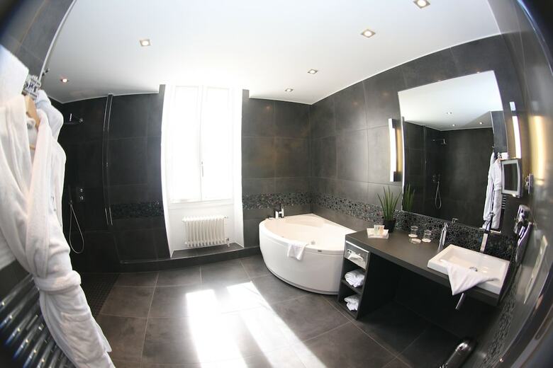 Hotel Hostellerie Du Chapeau Rouge