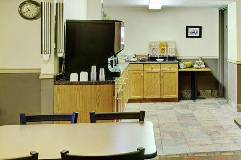 Hotel Thompson's Best Value Inn & Suites