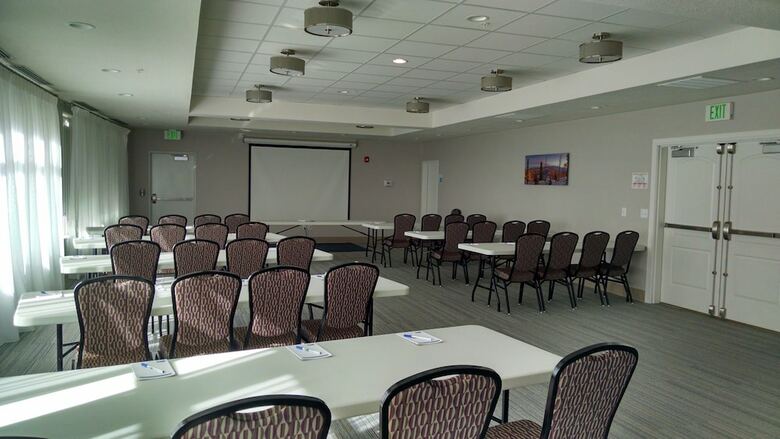 Hotel Holiday Inn Express & Suites Price