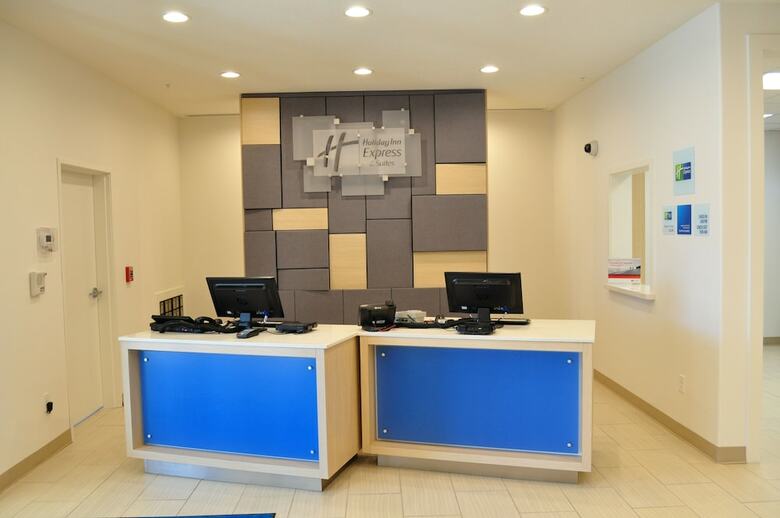 Hotel Holiday Inn Express & Suites Price