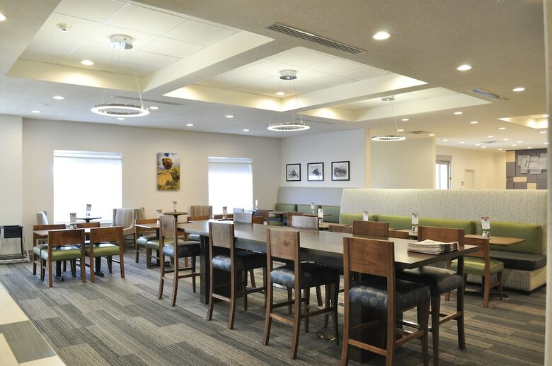 Hotel Holiday Inn Express & Suites Price