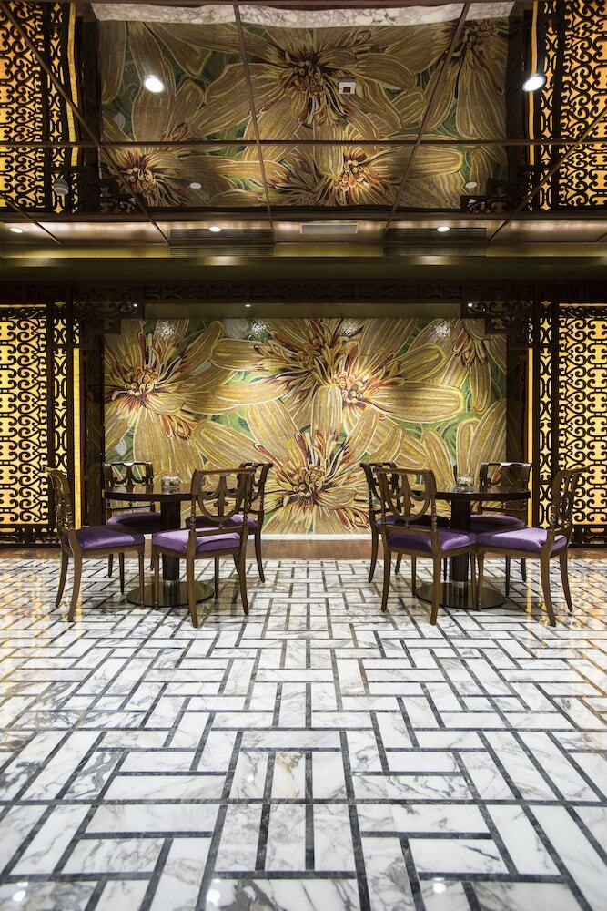 Hotel The Reverie Saigon