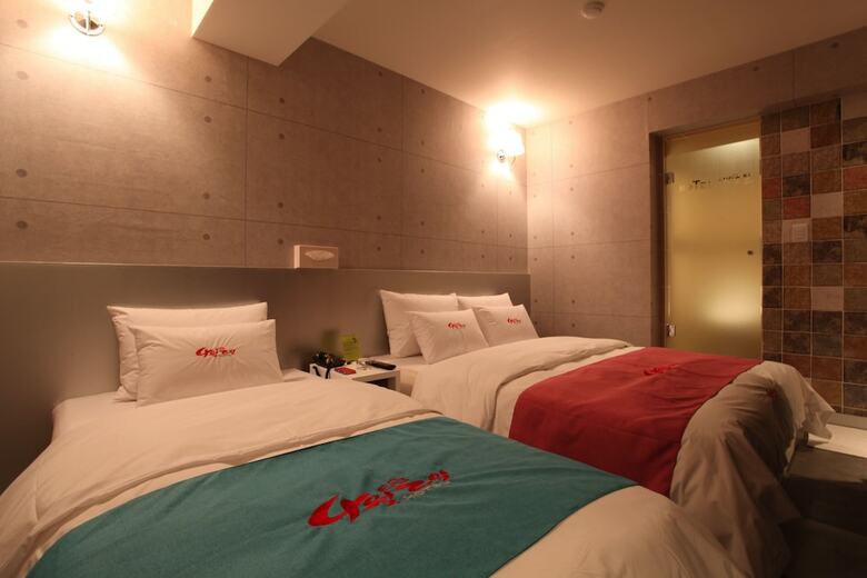 Hotel April 2nd