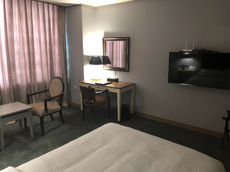 Queen Vell Hotel & Wedding