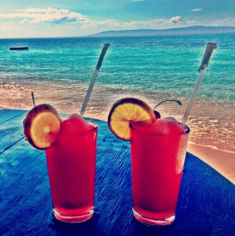 Hotel Wahoo Bay Beach Club & Resort