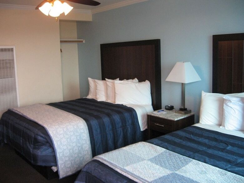 Dolphin Cove Motel