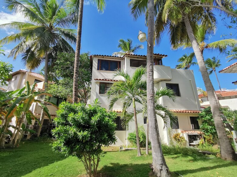 Villa Los Corales Tropical Beach Resort & Spa