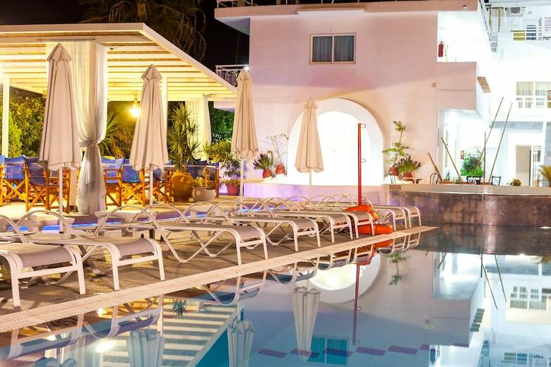 Hotel Tinas Plus - Ex Tinas Studios