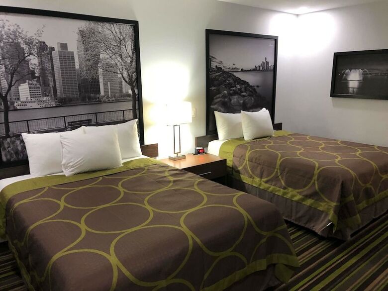 Motel Super 8 By Wyndham Windsor/dougall