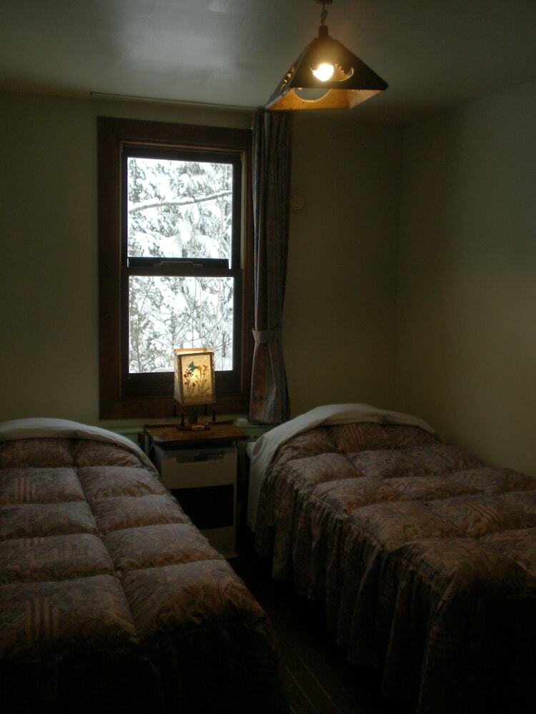 Bed & Breakfast Pension & Restaurant Bistare Kana