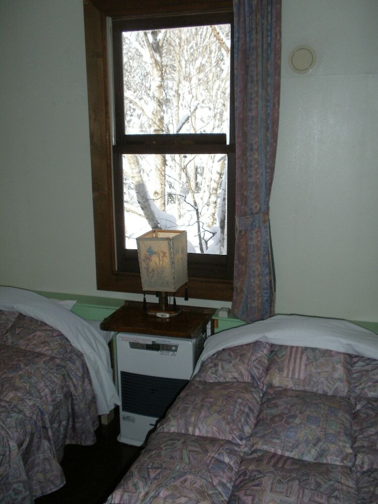 Bed & Breakfast Pension & Restaurant Bistare Kana