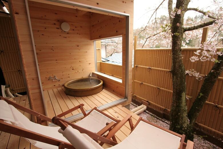 Nakaoyama Onsen Shosenkaku