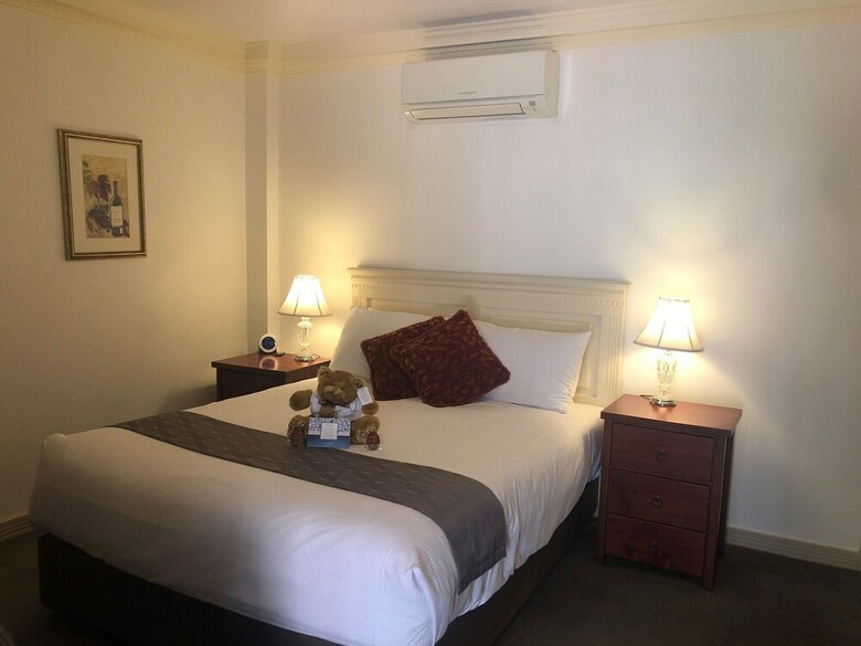Cobb & Co Court Boutique Hotel