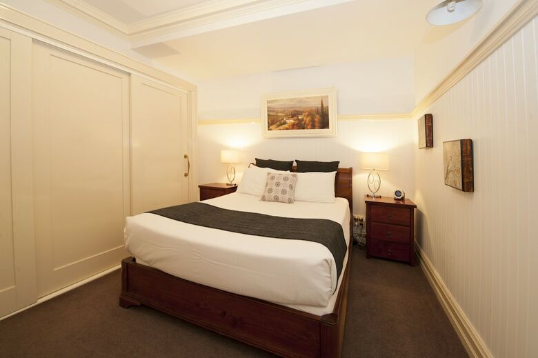 Cobb & Co Court Boutique Hotel