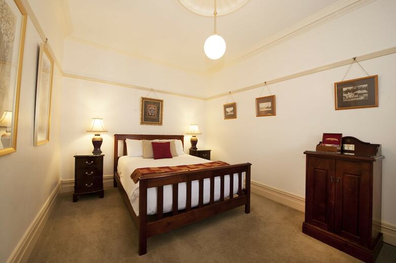 Cobb & Co Court Boutique Hotel