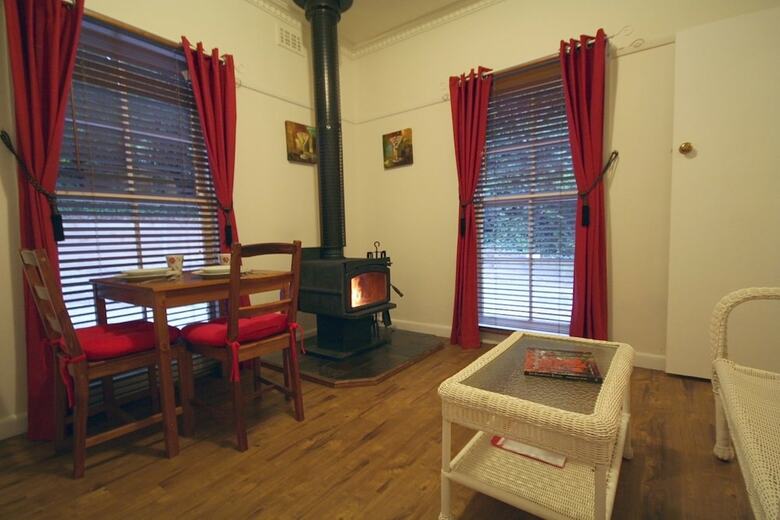 Tudor Cottages Mt Dandenong
