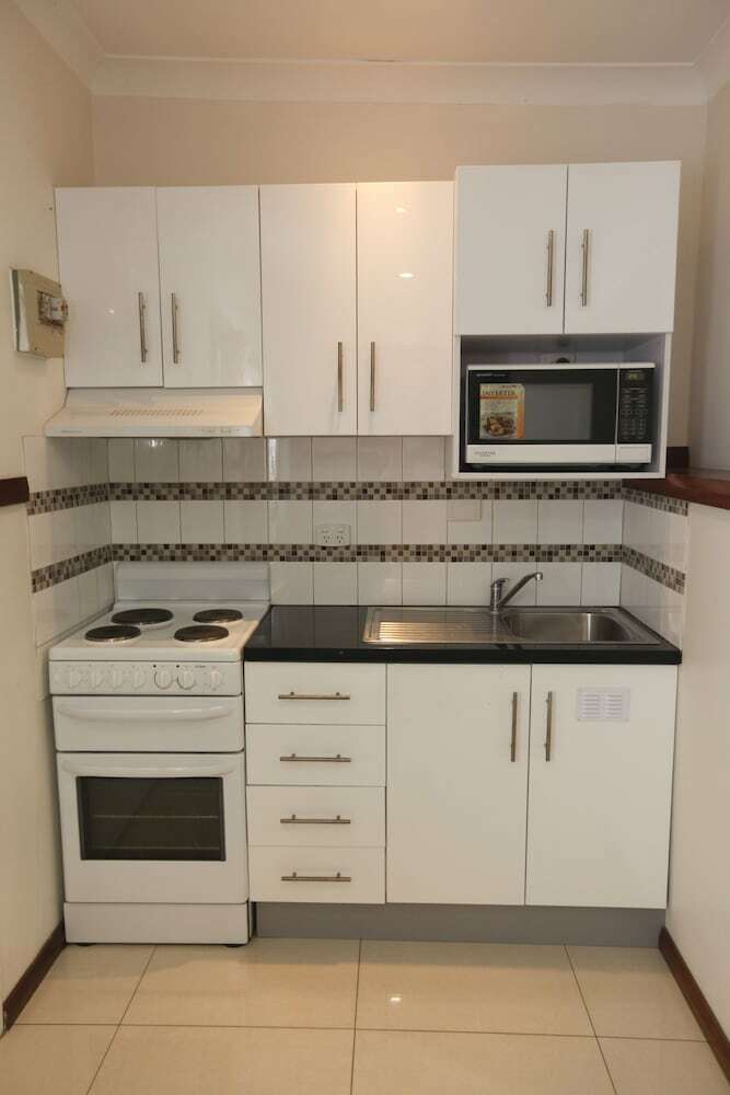 Across Country Motel And Serviced Apartments