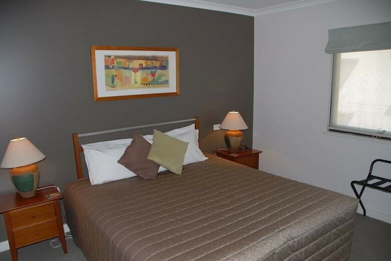 Apartamentos City West Accommodation