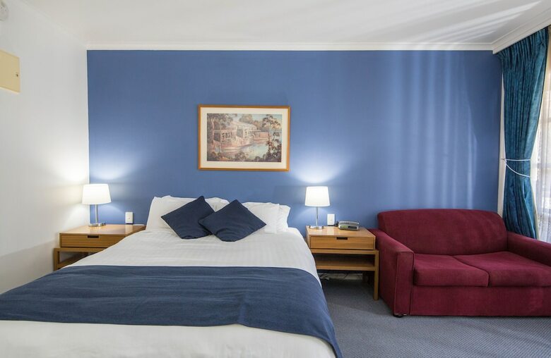 Mas Country Riverboat Lodge Motor Inn