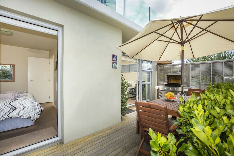 Bed & Breakfast Tahi Lodge - Matakana Coast
