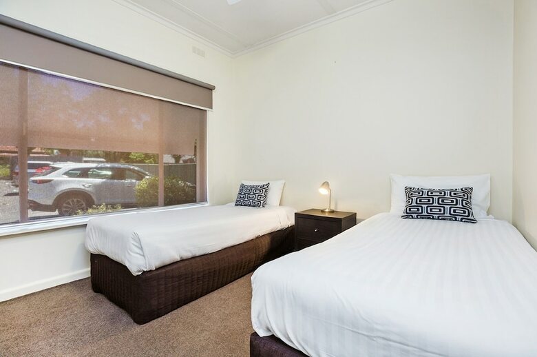 Motel National Hotel Complex And Bendigo Central Apartments