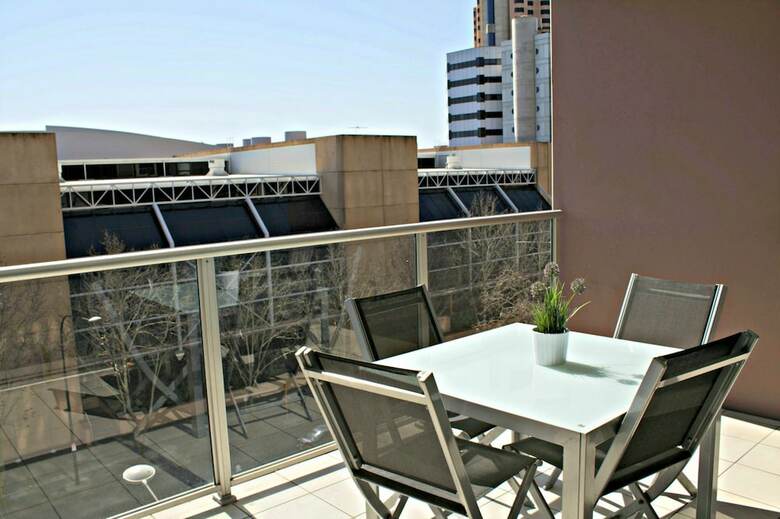 Adelaide Dresscircle Apartments North Terrace