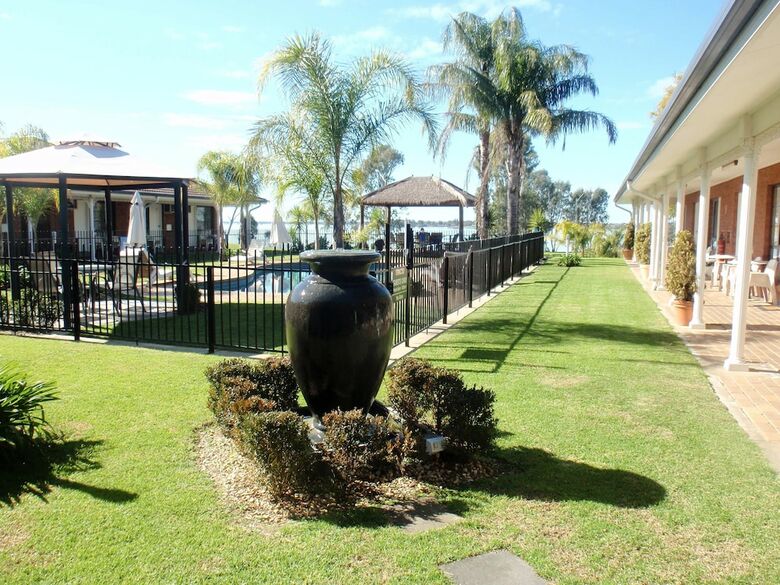 Capricorn Motor Inn
