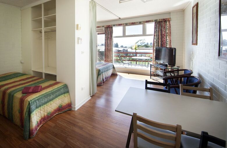 Motel Oyster Court Apartments