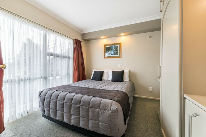 Lakeside Motel And Apartments - Te Anau