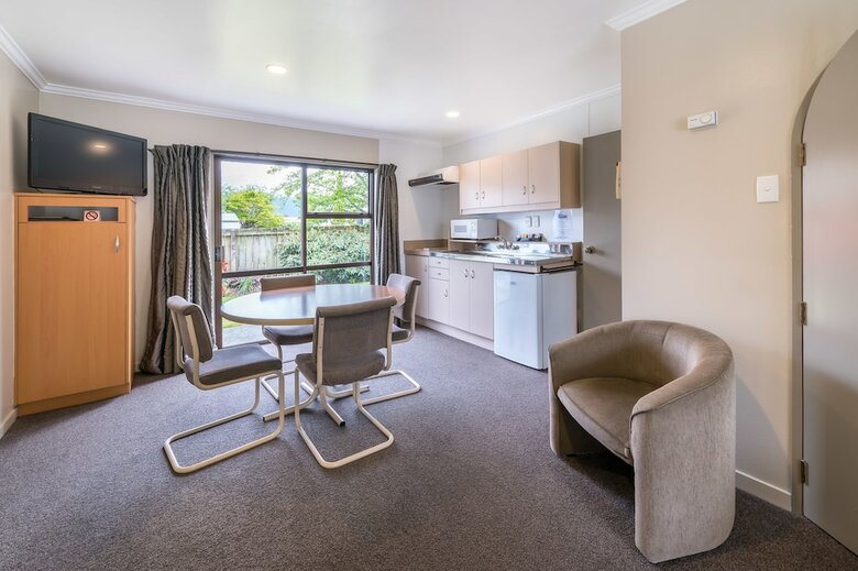 Lakeside Motel And Apartments - Te Anau