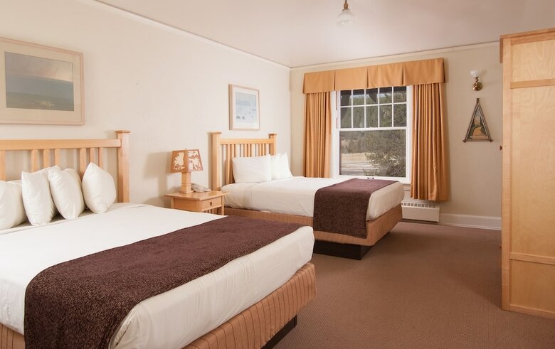 Hotel Old Faithful Inn - Inside The Park