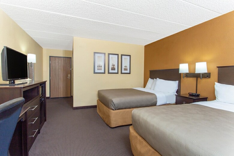 Hotel Americinn By Wyndham West Bend
