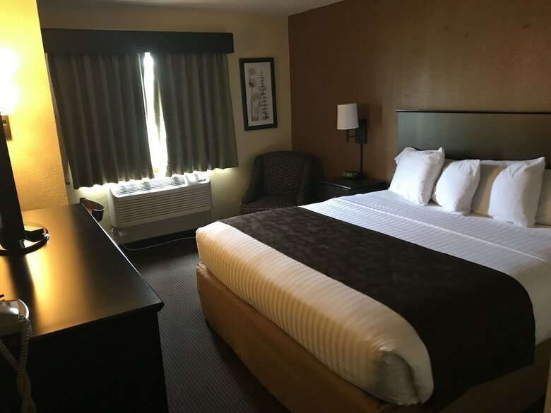 Hotel Americinn By Wyndham West Bend