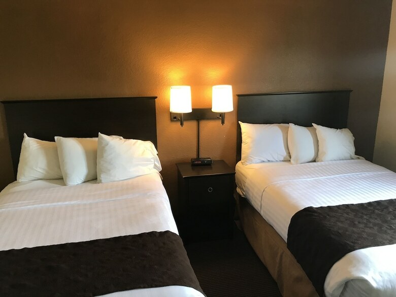Hotel Americinn By Wyndham West Bend