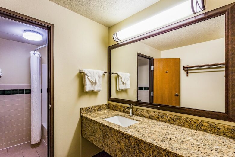 Hotel Americinn By Wyndham Hampton