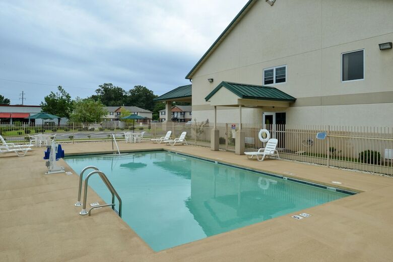 Hotel Star City Inn & Suites