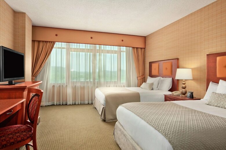 Embassy Suites By Hilton Hot Springs Hotel & Spa