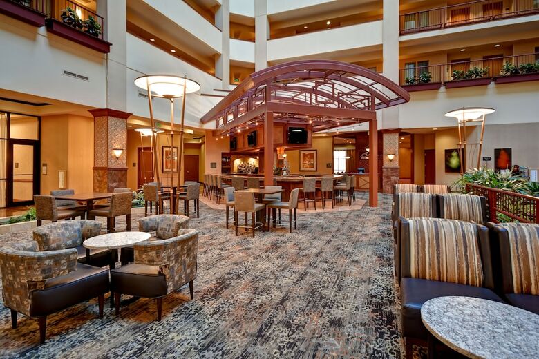 Embassy Suites By Hilton Hot Springs Hotel & Spa